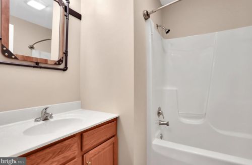 10 Lexington Dr, Hanover PA 17331-8657 exterior