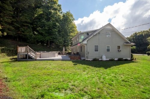 80 Clark Rd, Wantage NJ  07461-3112 exterior