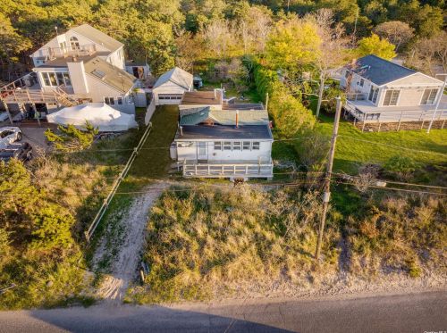 273 Shore Rd, Promised Land, NY 11930-2169