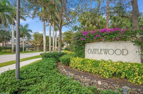 1712 Supreme Ct, Naples, FL 34110-1013