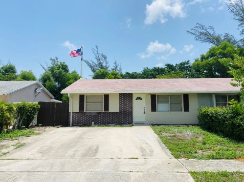 4836 Saratoga Rd, West Palm Beach FL  33415-5665 exterior