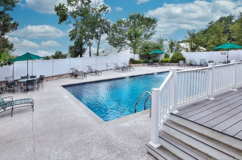 312 Elm St, New Canaan CT  06840-5305 exterior