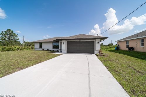 2902 57th St, Lehigh Acres, FL 33971-5859