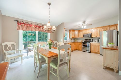 114 Lancaster Farm Rd, Salem NH  03079-4823 exterior