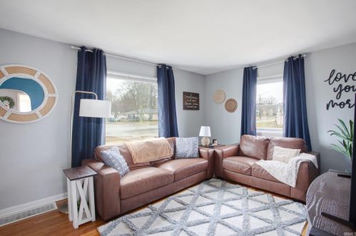 2320 Milburn Blvd, Mishawaka, IN 46544-4517