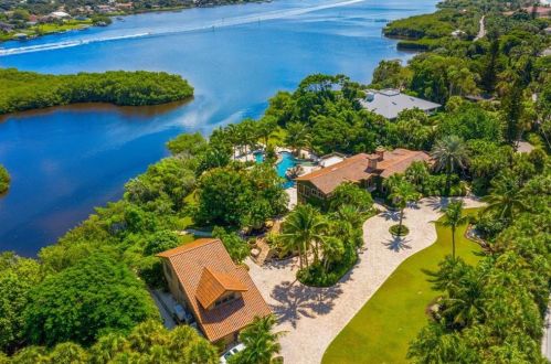 2718 Casey Ky Rd, Nokomis FL  34275-3306 exterior