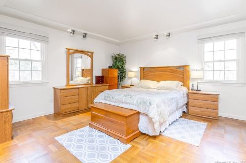 163 Barncroft Rd, Stamford CT 06902-1253 exterior