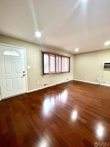 24 Francis St, Iselin NJ  08830-1122 exterior