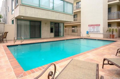 201 Calle Miramar, Redondo Beach CA  90277-6208 exterior