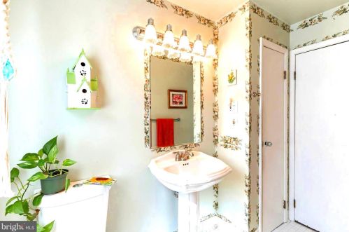 623 Crescent Ave, Lansdale PA 19446-3203 exterior