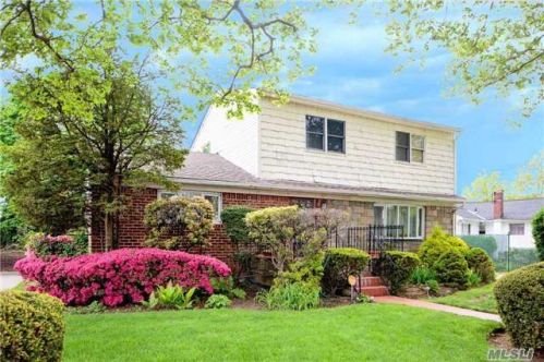 2279 Goodwin Rd, Floral Park, NY 11003-2815