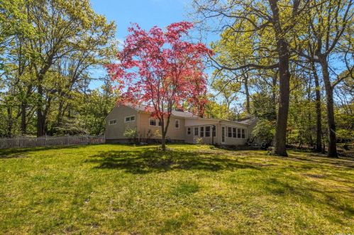 11 Rambling Rd, Northport NY  11768-2315 exterior