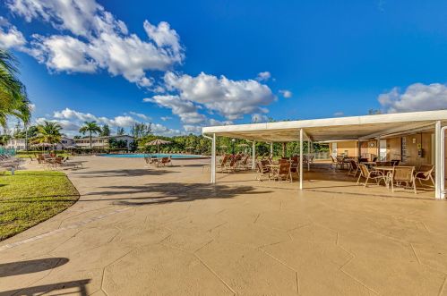 457 Southampton C, West Palm Beach FL  33417-7813 exterior