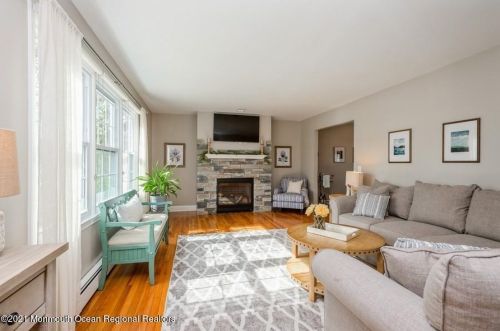 1105 Berkeley Ave, Tinton Falls, NJ 07712-3605
