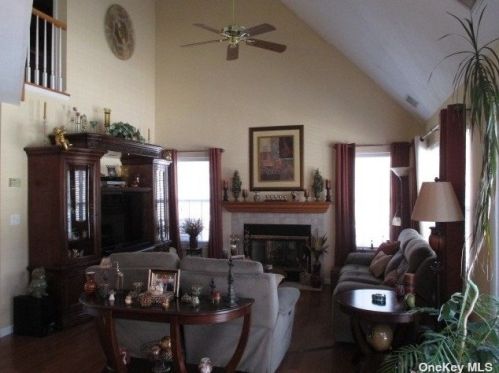 69 Mowbray St, Canaan Lake NY  11772-2113 exterior