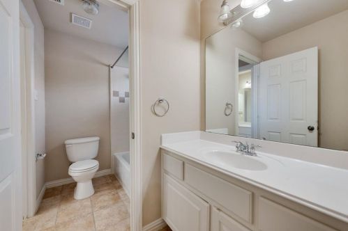 3604 Leanne Dr, Lewisville TX  75022-0962 exterior