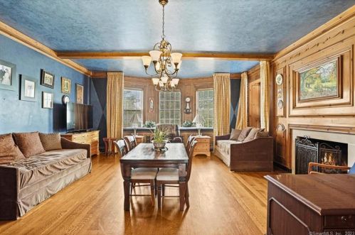 124 Old Battery Rd, Bridgeport CT  06605-3616 exterior