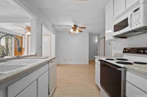 19712 Avenue Of The Oaks, Santa Clarita CA  91321-1311 exterior