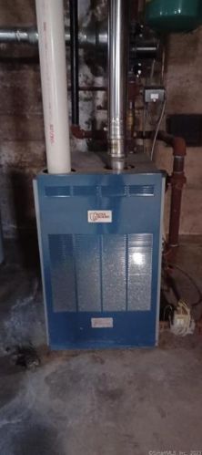 49 Norman St, Manchester CT  06040-6113 exterior