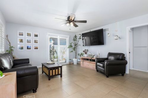 28144 Robin Ave, Santa Clarita CA  91350-2051 exterior