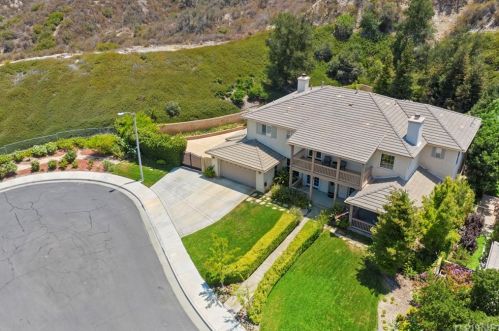 25404 Autumn Pl, Santa Clarita, CA 91381-1849