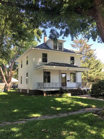 1916 9th St, Columbus, NE 68601-5802