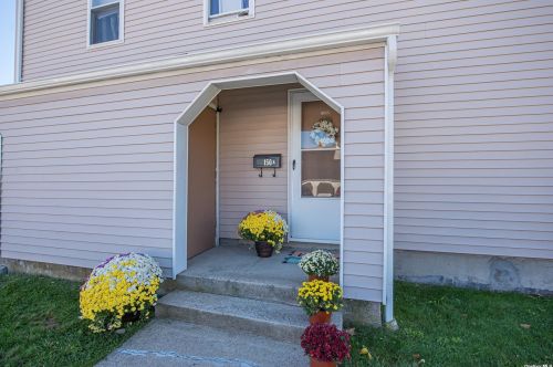 150 Lowndes Ave, Huntington Station, NY 11746-1322