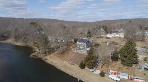 20 Riverhead Ln, East Lyme, CT 06333-1726