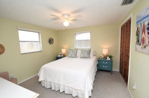 4031 Reggie Dr, Tarpon Springs FL  34691-3547 exterior