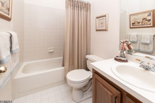 92 Canada Goose Dr, Hackettstown NJ  07840-3135 exterior