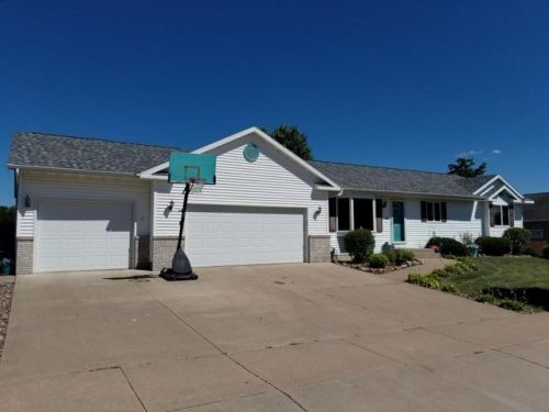 701 Marlin St, Holmen, WI 54636-9462