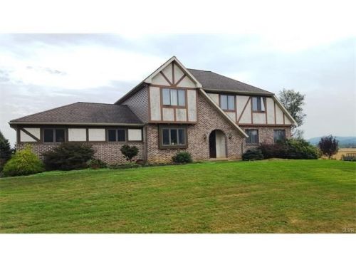 1808 Jennifer Dr, Breinigsville, PA 18031-1129