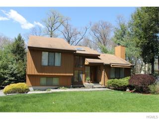 4 Marisa Ct, Montrose, NY 10548-1026