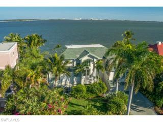 536 Lighthouse Way, Sanibel, FL 33957-3906