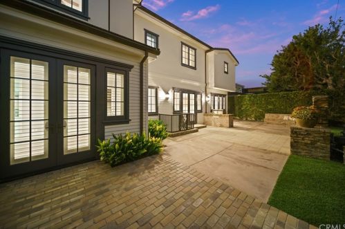 920 Kings Rd, Newport Beach CA  92663-5718 exterior