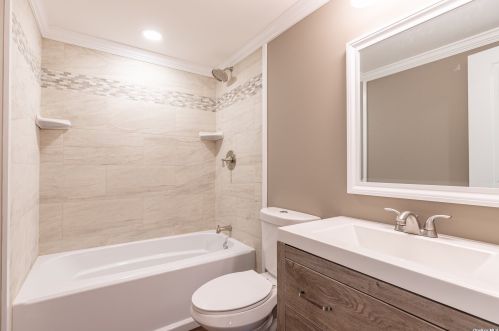 26 Patchogue Rd, Scotts Beach NY  11789-1422 exterior