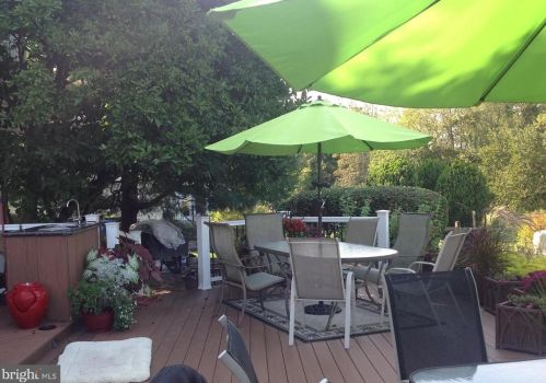 1209 Knollbrook Dr, Lansdale PA 19446-5117 exterior