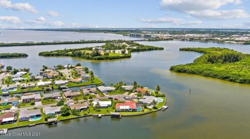 1270 Plum Ave, Merritt Island FL  32952-5848 exterior