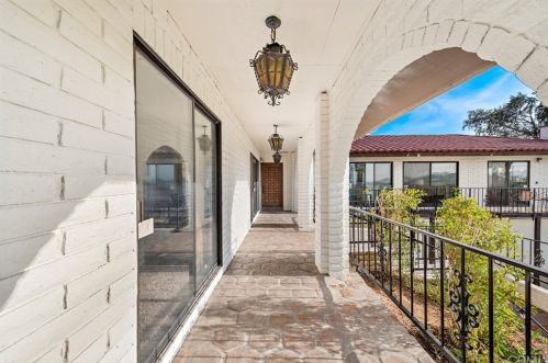 5145 Hallwood Ave, Riverside, CA 92506-1413