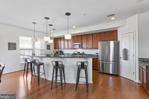 7903 Crescent Park Dr, Gainesville, VA 20155-1570