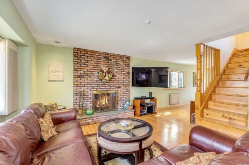 14 Bruce Ln, Westbury, NY 11590-1641