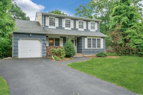 1429 Sycamore Ave, Bohemia, NY 11716-1743