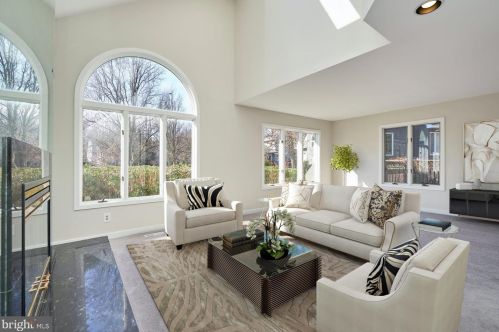 480 Montalto Dr, Herndon, VA 20170-3323