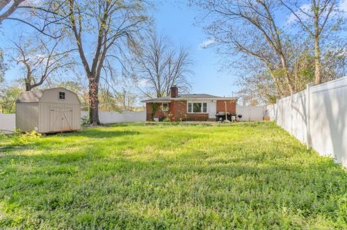 7 Armhurst Ct, Greensboro NC  27405-5911 exterior