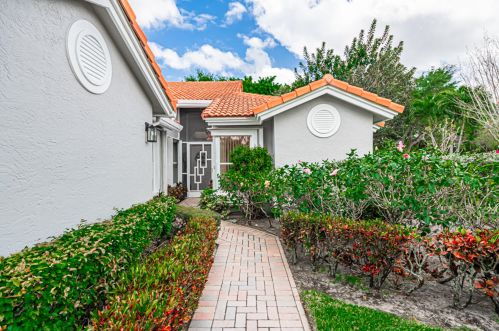 7035 Summer Tree Dr, Boynton Beach, FL 33437-3884