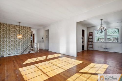 51 Jackson Ct, Perth Amboy NJ  08863-1304 exterior