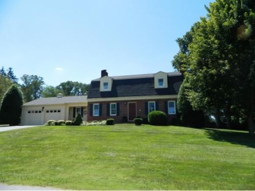 212 Coralwood Dr, Kingsport, TN 37663-2712