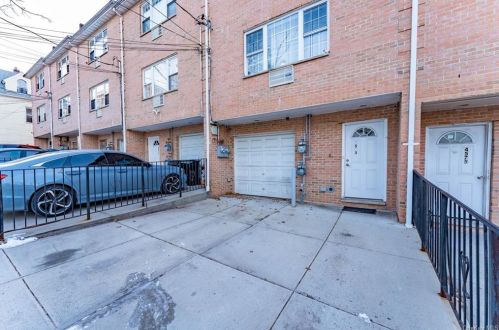 4573 Carpenter Ave, Bronx, NY 10470-1419