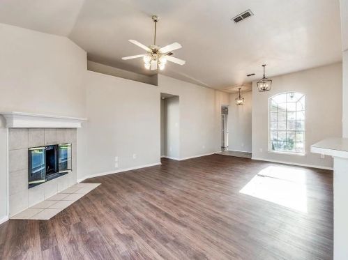 1012 Andrew St, Burleson TX  76028-8116 exterior