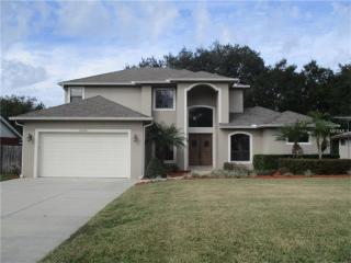 28049 Lois Dr, Tavares, FL 32778-9626